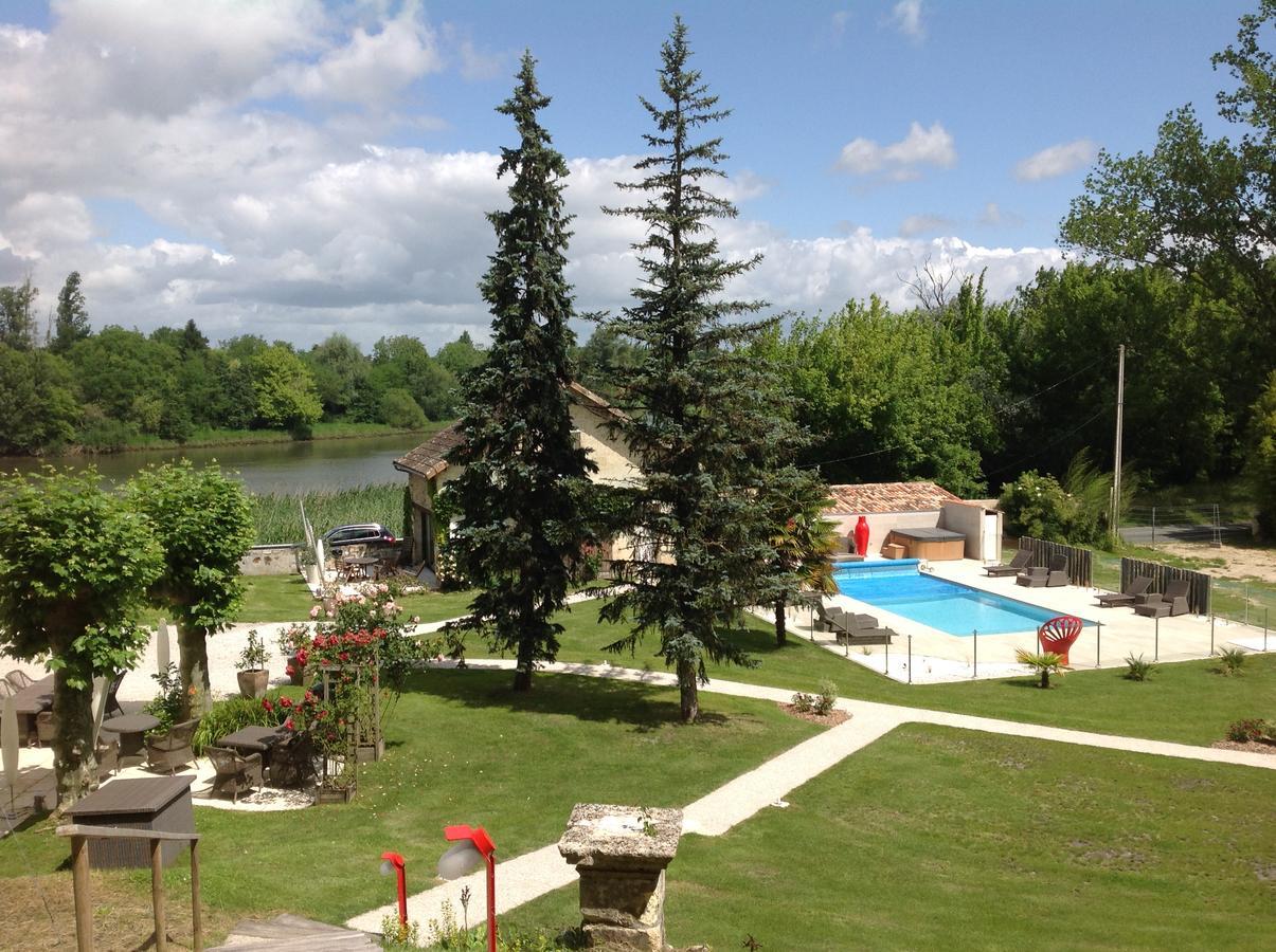 Chateau De Courtebotte Saint-Jean-de-Blaignac Esterno foto